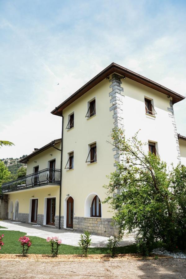 טורבולה Villa Torbole מראה חיצוני תמונה